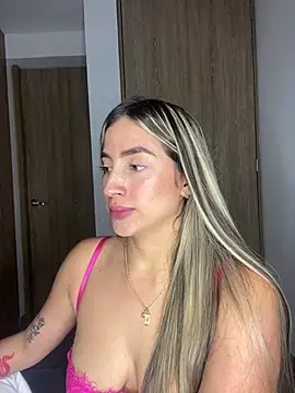 Snapshot of Issabela_G1 chatting on December 31, 2024, 5:11 am Issabela G1 online show from December 31, 2024, 5:11 am