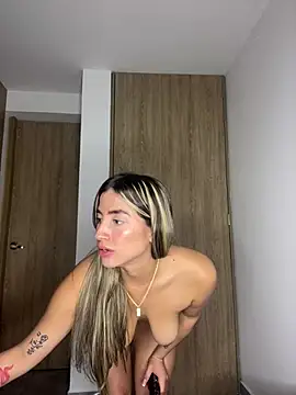 Snapshot of Issabela_G1 chatting on December 31, 2024, 8:15 am Issabela G1 online show from December 31, 2024, 8:15 am