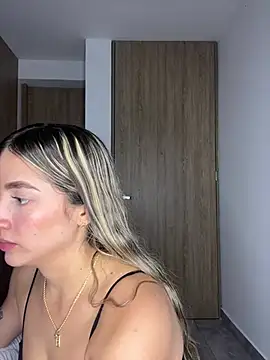 Snapshot of Issabela_G1 chatting on January 2, 2025, 1:49 am Issabela G1 online show from January 2, 2025, 1:49 am