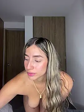 Snapshot of Issabela_G1 chatting on January 2, 2025, 4:52 am Issabela G1 online show from January 2, 2025, 4:52 am