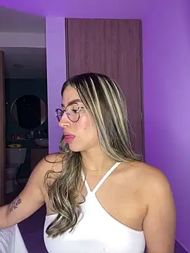 Snapshot of Issabela_G1 chatting on January 9, 2025, 3:47 am Issabela G1 online show from January 9, 2025, 3:47 am