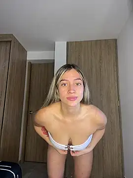 Snapshot of Issabela_G1 chatting on January 14, 2025, 3:57 pm Issabela G1 online show from January 14, 2025, 3:57 pm