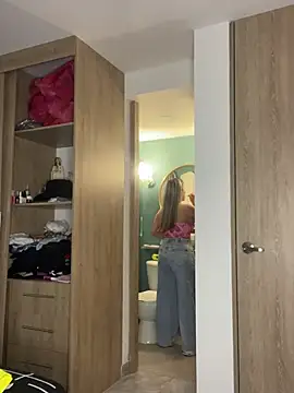 Snapshot of Issabela_G1 chatting on January 19, 2025, 1:32 am Issabela G1 online show from January 19, 2025, 1:32 am