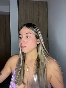 Snapshot of Issabela_G1 chatting on January 23, 2025, 4:09 am Issabela G1 online show from January 23, 2025, 4:09 am