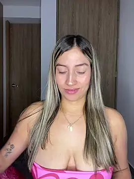 Snapshot of Issabela_G1 chatting on January 28, 2025, 3:15 am Issabela G1 online show from January 28, 2025, 3:15 am