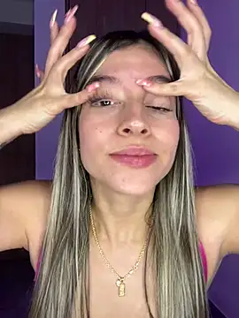 Snapshot of Issabela_G1 chatting on February 2, 2025, 7:30 am Issabela G1 online show from February 2, 2025, 7:30 am