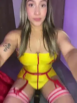 Snapshot of Issabela_G1 chatting on February 7, 2025, 5:10 am Issabela G1 online show from February 7, 2025, 5:10 am