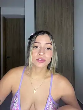 Snapshot of Issabela_G1 chatting on February 13, 2025, 2:56 am Issabela G1 online show from February 13, 2025, 2:56 am