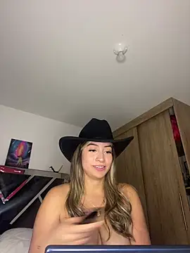 Snapshot of Issabela_G1 chatting on February 13, 2025, 5:58 am Issabela G1 online show from February 13, 2025, 5:58 am