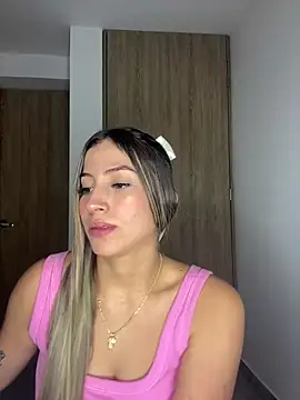 Snapshot of Issabela_G1 chatting on February 16, 2025, 3:26 am Issabela G1 online show from February 16, 2025, 3:26 am