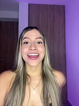 Snapshot of Issabela_G1 chatting on February 19, 2025, 12:46 am Issabela G1 online show from February 19, 2025, 12:46 am