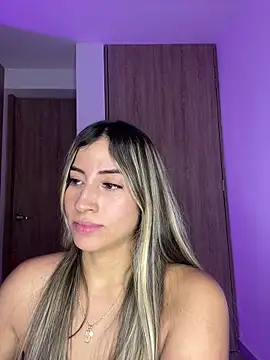 Snapshot of Issabela_G1 chatting on February 22, 2025, 6:06 am Issabela G1 online show from February 22, 2025, 6:06 am