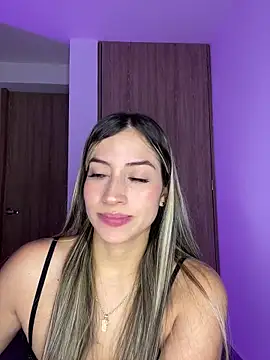 Snapshot of Issabela_G1 chatting on February 23, 2025, 12:30 am Issabela G1 online show from February 23, 2025, 12:30 am