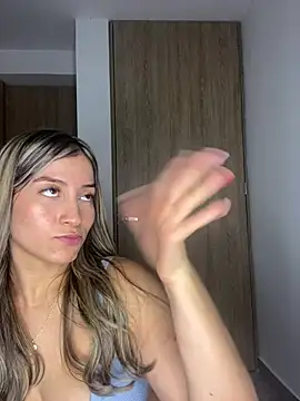 Snapshot of Issabela_G1 chatting on February 26, 2025, 12:05 am Issabela G1 online show from February 26, 2025, 12:05 am