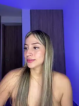 Snapshot of Issabela_G1 chatting on February 27, 2025, 7:34 am Issabela G1 online show from February 27, 2025, 7:34 am