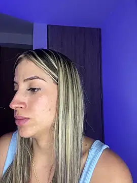 Snapshot of Issabela_G1 chatting on March 3, 2025, 5:31 am Issabela G1 online show from March 3, 2025, 5:31 am