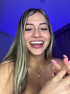 Snapshot of Issabela_G1 chatting on March 4, 2025, 5:32 am Issabela G1 online show from March 4, 2025, 5:32 am