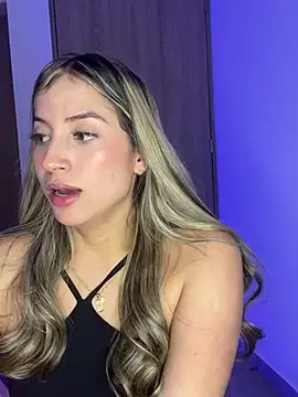 Snapshot of Issabela_G1 chatting on March 5, 2025, 7:38 am Issabela G1 online show from March 5, 2025, 7:38 am