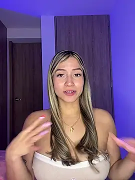 Snapshot of Issabela_G1 chatting on March 7, 2025, 2:04 am Issabela G1 online show from March 7, 2025, 2:04 am