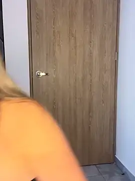 Snapshot of Issabela_G1 chatting on March 20, 2025, 4:51 am Issabela G1 online show from March 20, 2025, 4:51 am