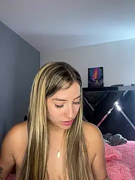 Snapshot of Issabela_G1 chatting on March 20, 2025, 7:58 am Issabela G1 online show from March 20, 2025, 7:58 am