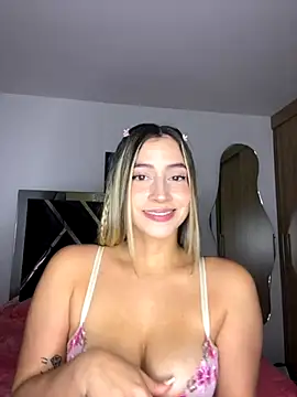 Snapshot of Issabela_G1 chatting on September 18, 2025, 11:07 pm Issabela G1 online show from September 18, 2025, 11:07 pm