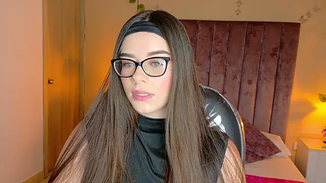 Charlotte Olsen  online show from February 25, 2026, 7:23 pm