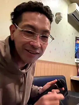 Snapshot of Hideen-real-face chatting on October 30, 2025, 7:32 am Hideen-real-face online show from October 30, 2025, 7:32 am