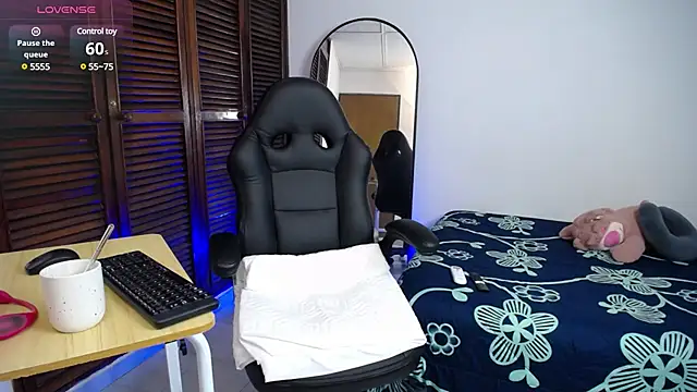 karoll marquez online show from March 1, 2025, 4:33 pm