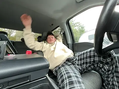 Snapshot of skittlez82 chatting on October 18, 2025, 7:58 pm skittlez82 online show from October 18, 2025, 7:58 pm