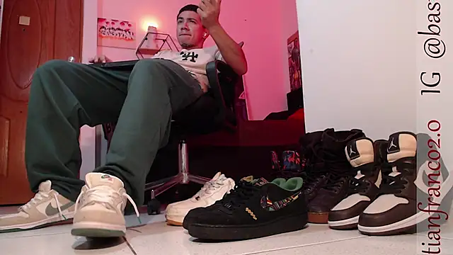 Snapshot of marc_ginale chatting on March 8, 2025, 7:05 am marc ginale online show from March 8, 2025, 7:05 am