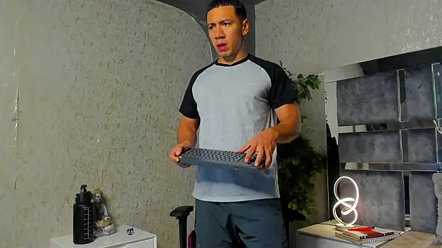 Snapshot of marc_ginale chatting on October 11, 2025, 2:48 pm marc ginale online show from October 11, 2025, 2:48 pm