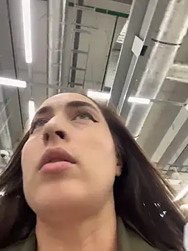 Holly Play online show from October 3, 2025, 7:05 am