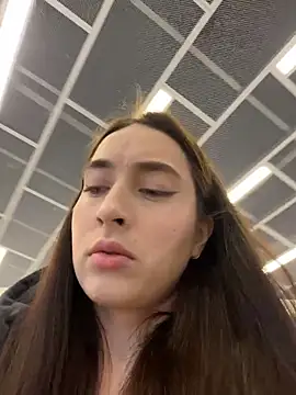 Holly Play online show from March 3, 2026, 9:04 am