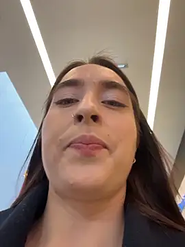 Holly Play online show from April 5, 2026, 1:19 pm