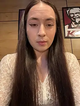 Holly Play online show from June 19, 2026, 9:02 am