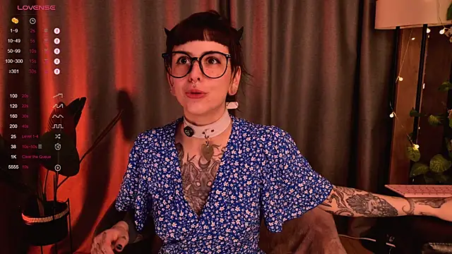 Snapshot of MichaellaMoon chatting on December 8, 2024, 6:50 pm MichaellaMoon online show from December 8, 2024, 6:50 pm