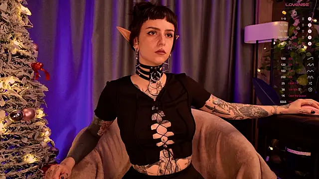 Snapshot of MichaellaMoon chatting on December 21, 2024, 8:43 pm MichaellaMoon online show from December 21, 2024, 8:43 pm