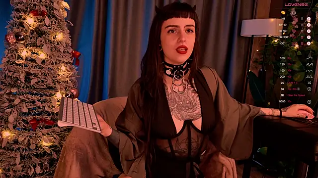 Snapshot of MichaellaMoon chatting on December 26, 2024, 11:35 pm MichaellaMoon online show from December 26, 2024, 11:35 pm