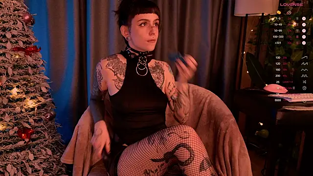 Snapshot of MichaellaMoon chatting on December 29, 2024, 11:39 pm MichaellaMoon online show from December 29, 2024, 11:39 pm