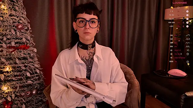 Snapshot of MichaellaMoon chatting on December 30, 2024, 10:12 pm MichaellaMoon online show from December 30, 2024, 10:12 pm