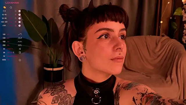 Snapshot of MichaellaMoon chatting on January 10, 2025, 11:18 pm MichaellaMoon online show from January 10, 2025, 11:18 pm