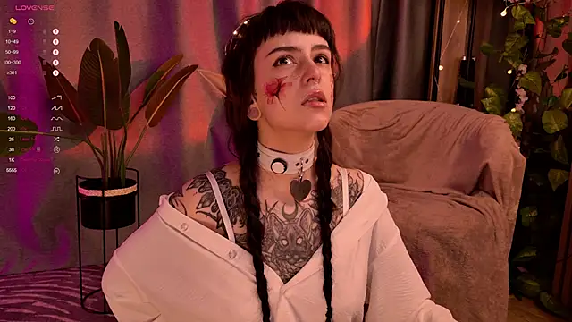 Snapshot of MichaellaMoon chatting on January 16, 2025, 8:36 pm MichaellaMoon online show from January 16, 2025, 8:36 pm