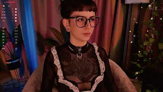 Snapshot of MichaellaMoon chatting on January 28, 2025, 1:50 am MichaellaMoon online show from January 28, 2025, 1:50 am