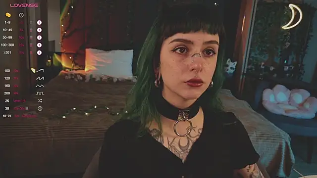 Snapshot of MichaellaMoon chatting on February 27, 2025, 11:52 am MichaellaMoon online show from February 27, 2025, 11:52 am