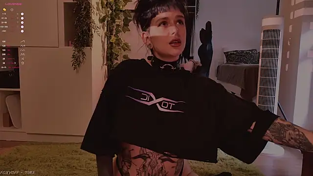 Snapshot of MichaellaMoon chatting on September 9, 2025, 12:15 pm MichaellaMoon online show from September 9, 2025, 12:15 pm