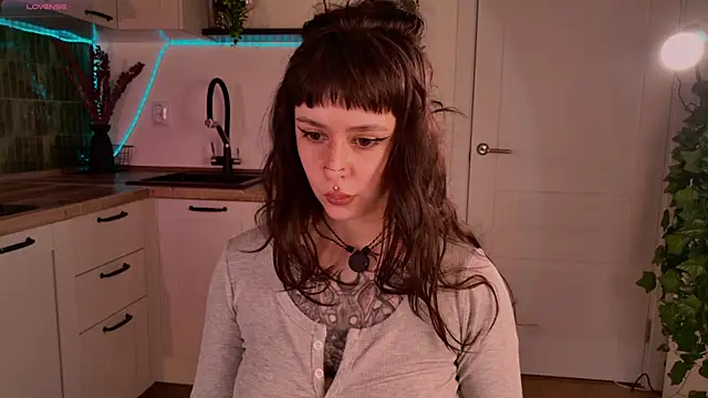 MichaellaMoon online show from May 16, 2026, 2:49 pm
