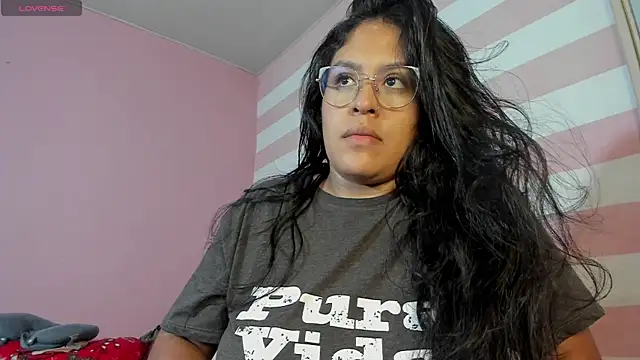 Snapshot of Loveequinn chatting on December 9, 2024, 8:11 am Loveequinn online show from December 9, 2024, 8:11 am