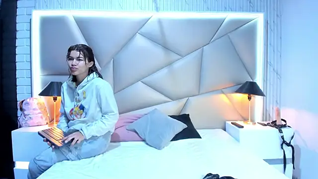 Snapshot of Bonny_Bonss chatting on February 7, 2025, 11:12 am Bonny Bonss online show from February 7, 2025, 11:12 am