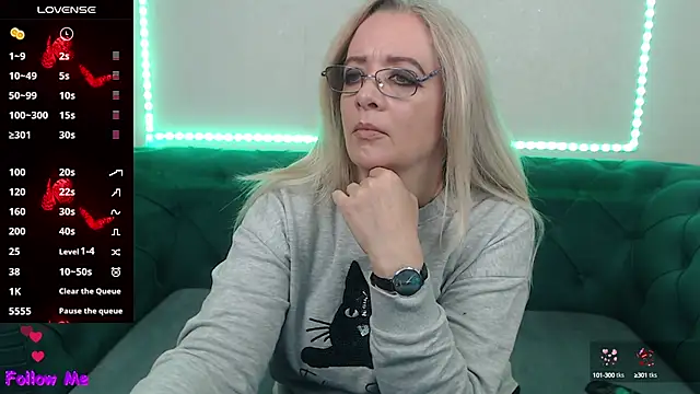 Snapshot of IvanaCharm chatting on October 3, 2025, 3:25 am IvanaCharm online show from October 3, 2025, 3:25 am